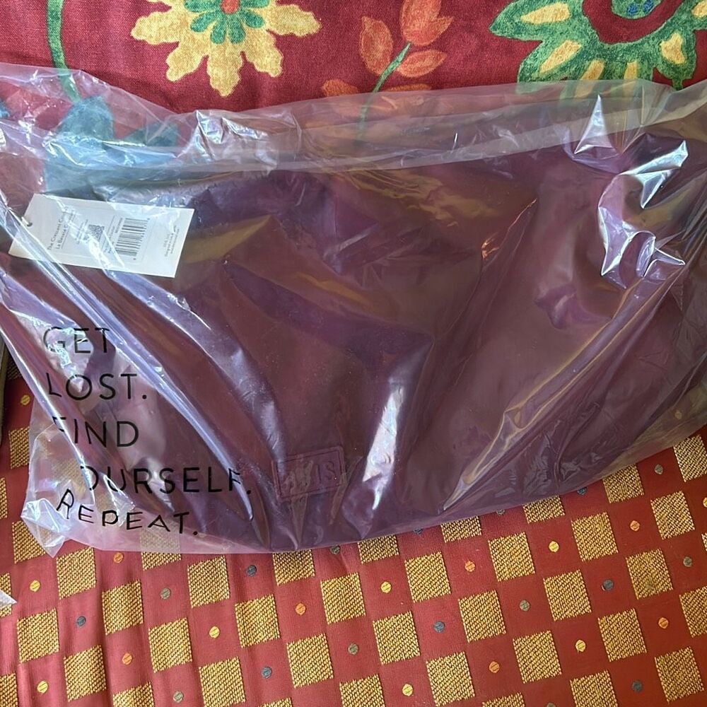 NWT Beis The Crescent Catchall Tote in Burgundy - Picture 8 of 8